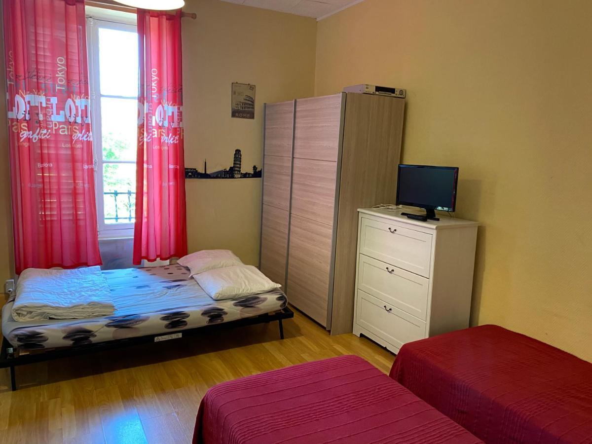 Les Studios Meubles De L'Avenue Bouloumie Vittel Dış mekan fotoğraf