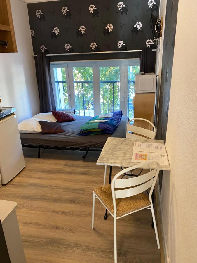 Les Studios Meubles De L'Avenue Bouloumie Vittel Dış mekan fotoğraf