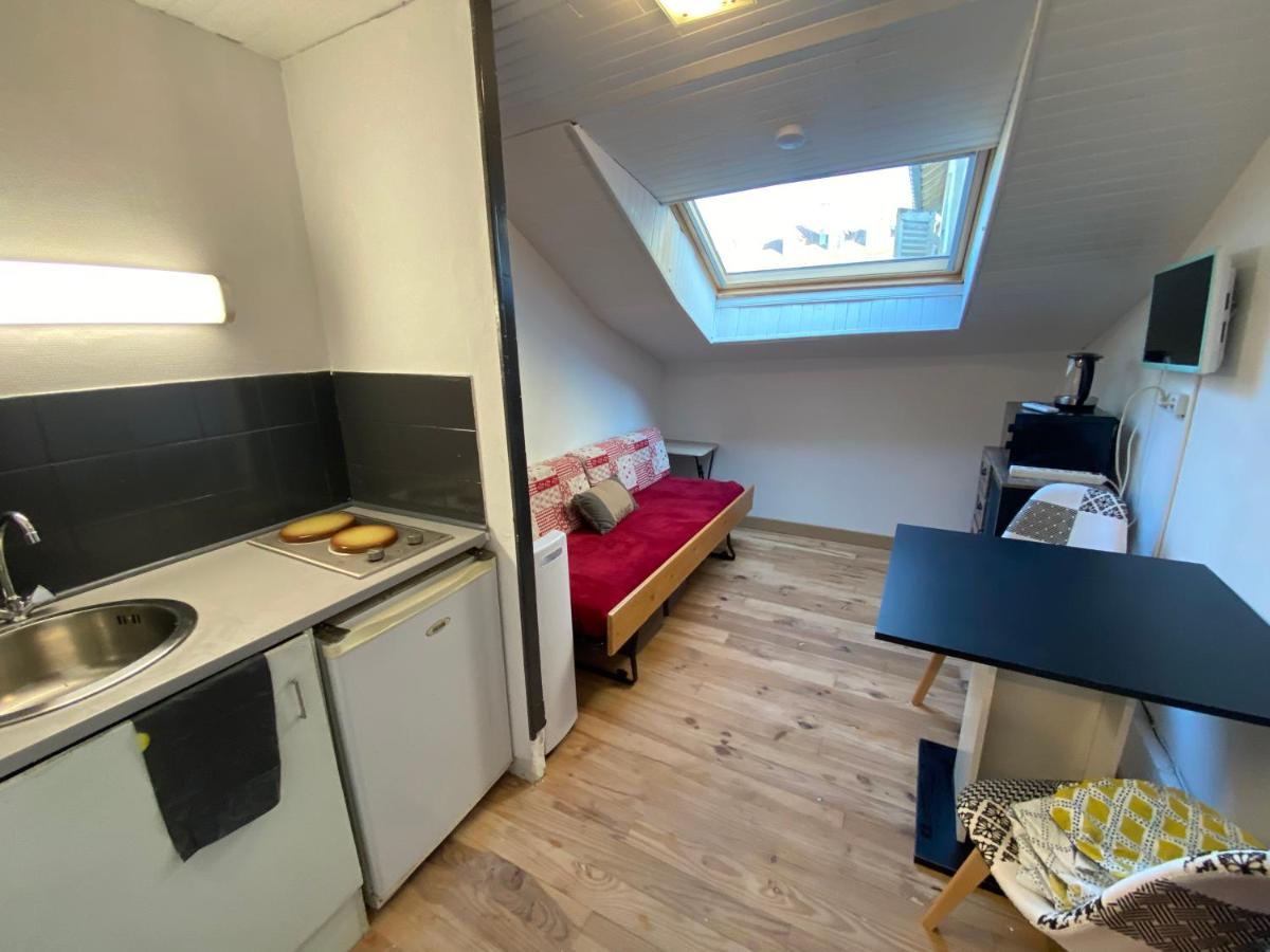 Les Studios Meubles De L'Avenue Bouloumie Vittel Dış mekan fotoğraf